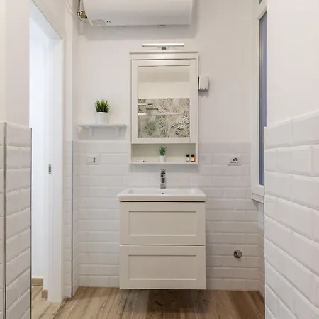 Hostly-the Porta Pia Suite-rome Centre With Charme Рим